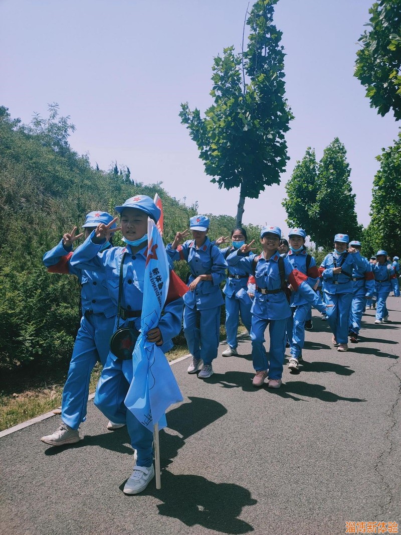 2021年某小學重走長征路徒步活動