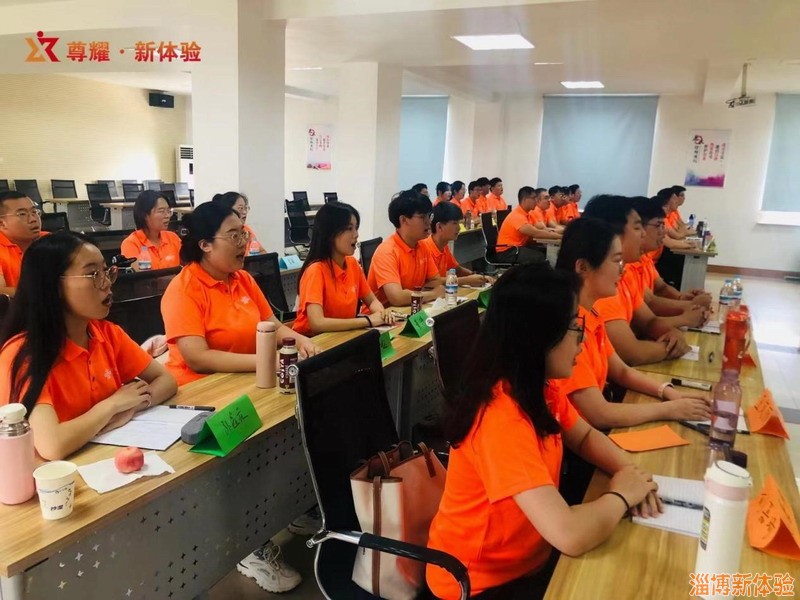 2023某企業(yè)新員工《職業(yè)禮儀》培訓(xùn)